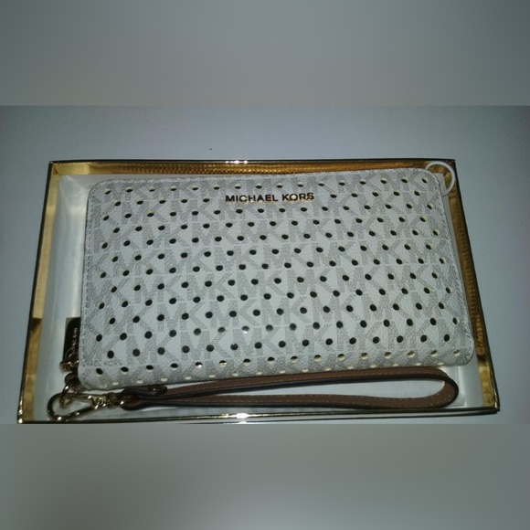 Brand new Michael Kors/ clutch never used.
